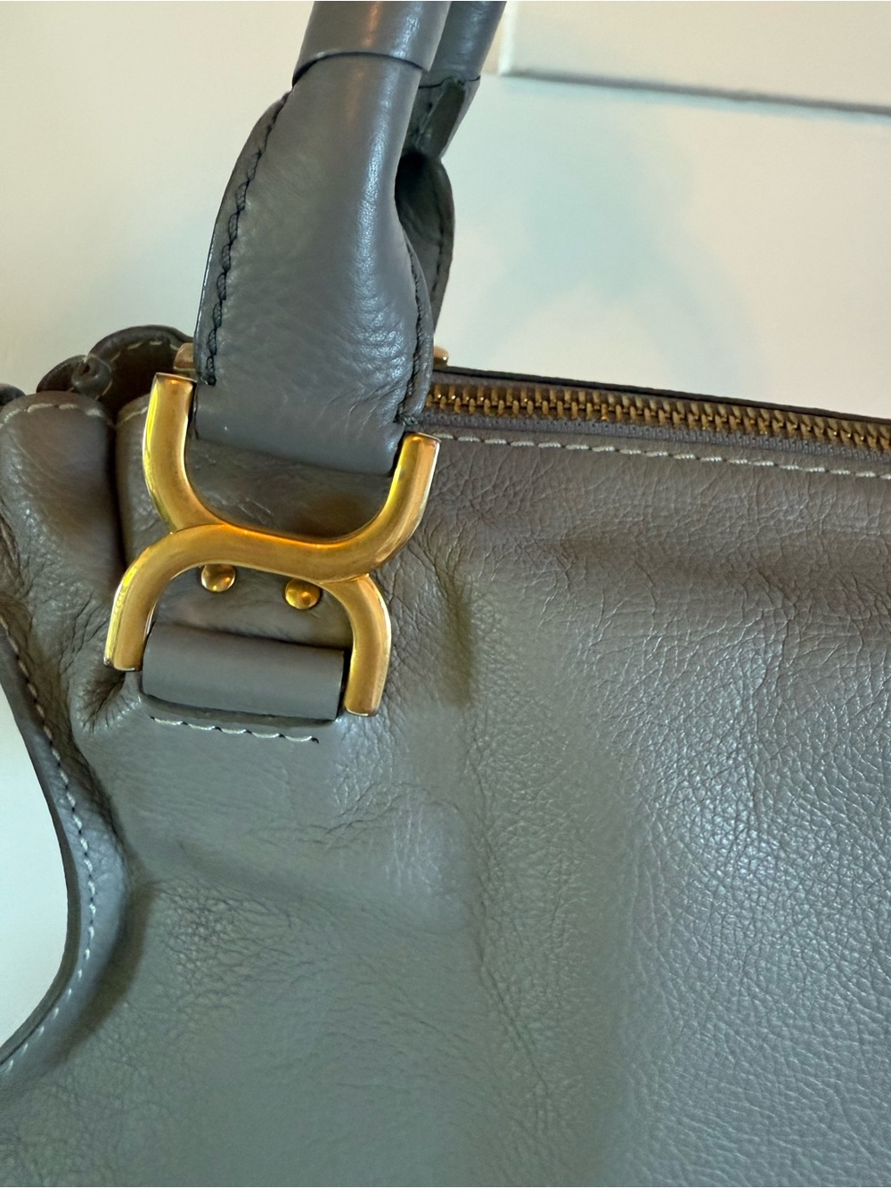 Chloe Gray Leather Shoulder Bag with Gold Hardware - Picture 4 of 13